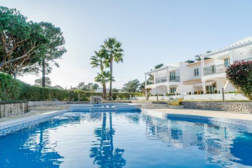 Pine Cliff Apartment By The Portuguese Butler