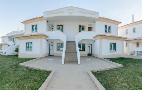 Pine Cliff Apartment By The Portuguese Butler