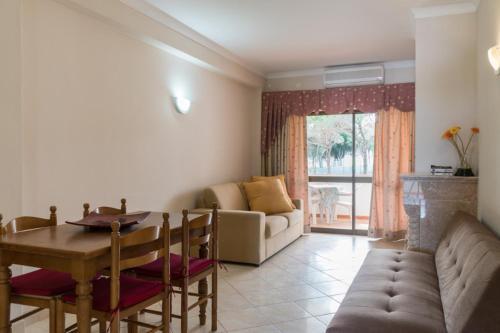 Apartamento Akisol Olhos De Agua Pine