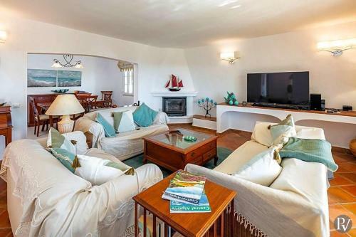 Almancil Villa Sleeps 6 Pool Air Con
