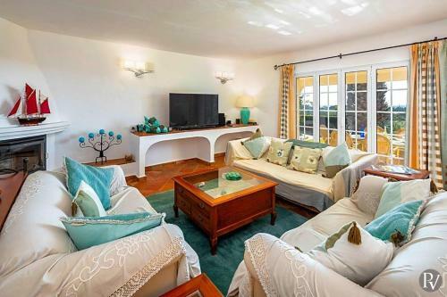 Almancil Villa Sleeps 6 Pool Air Con