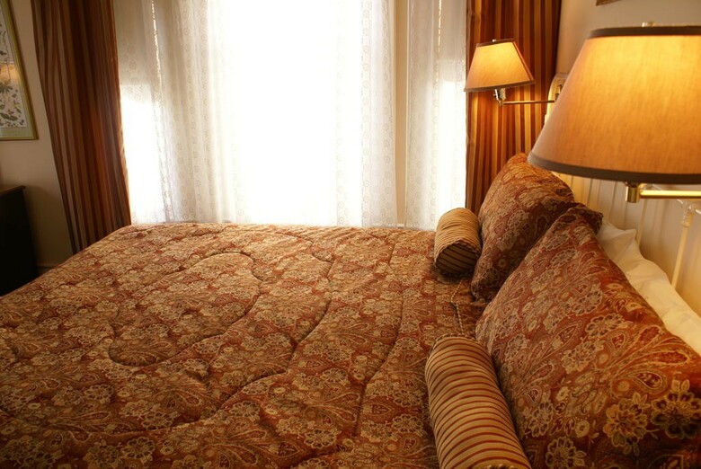 Andrews Hotel