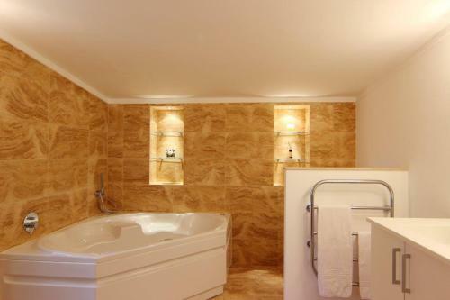 Vale Do Lobo Villa Sleeps 8 Pool Wifi