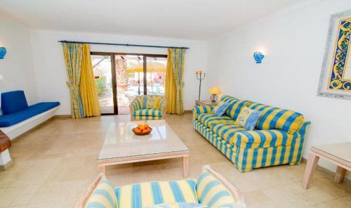 Almancil Villa Sleeps 4 Pool Air Con Wifi T607824