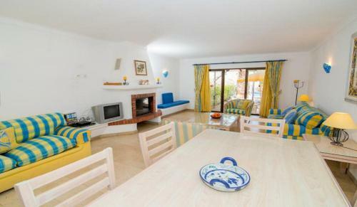 Almancil Villa Sleeps 4 Pool Air Con Wifi T607824