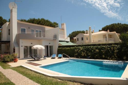 Villas By Cascatas