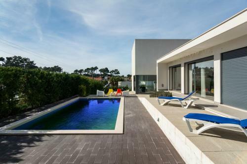 Pool Villa Retreat In Sesimbra