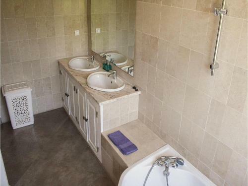 Four-bedroom Holiday Home In Silves