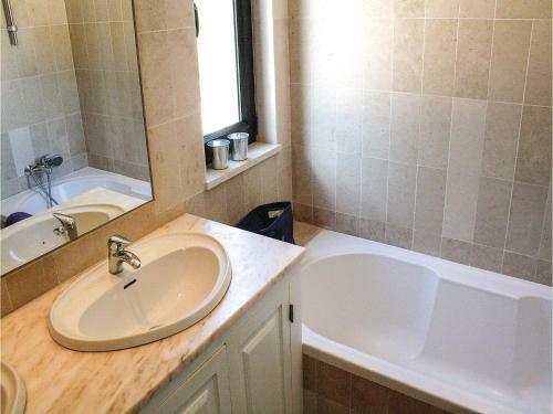 Four-bedroom Holiday Home In Silves