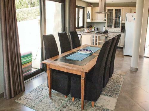 Four-bedroom Holiday Home In Silves