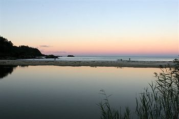 Hotel Breakfree Aanuka Beach Resort
