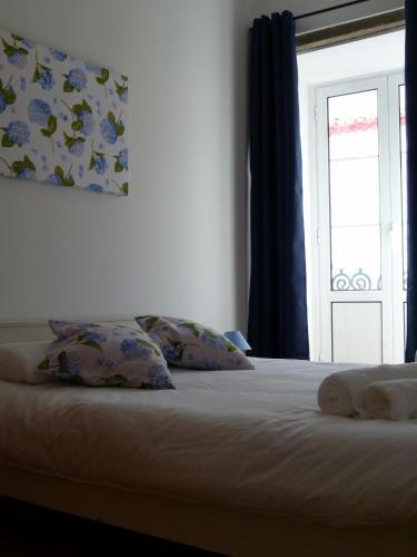 Watching Azores Apartments (r)