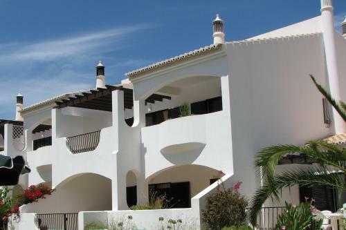 Alto Golf Apartments