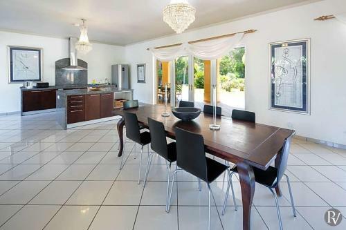 Alvor Villa Sleeps 12 Pool Air Con Wifi