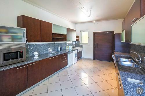 Alvor Villa Sleeps 12 Pool Air Con Wifi