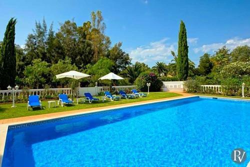 Alvor Villa Sleeps 8 Pool Air Con Wifi
