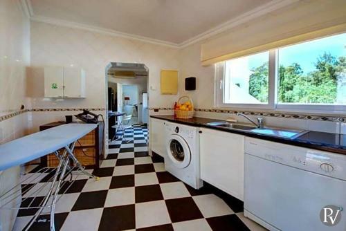 Alvor Villa Sleeps 8 Pool Air Con Wifi
