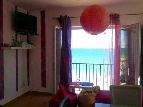 Beachfront Apartment In Praia Da Salema