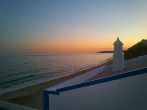 Beachfront Apartment In Praia Da Salema