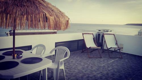 Beachfront Apartment In Praia Da Salema