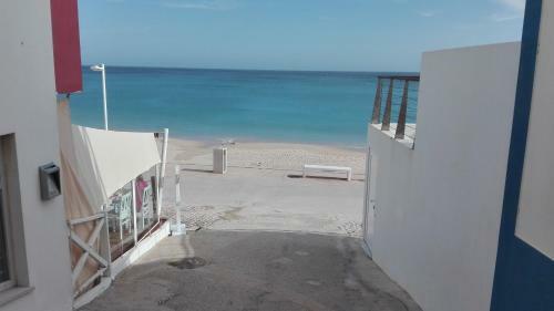 Beachfront Apartment In Praia Da Salema