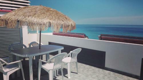 Beachfront Apartment In Praia Da Salema