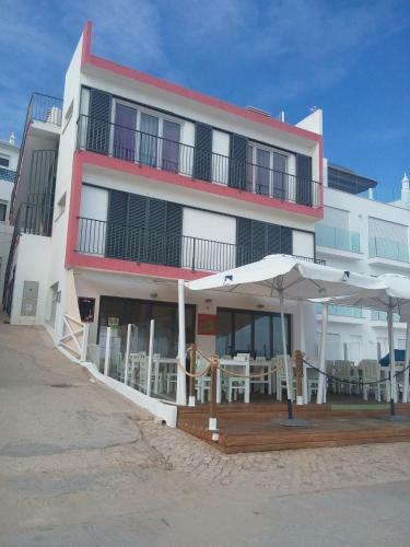 Beachfront Apartment In Praia Da Salema