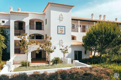 Olhos De Agua Apartment Sleeps 6