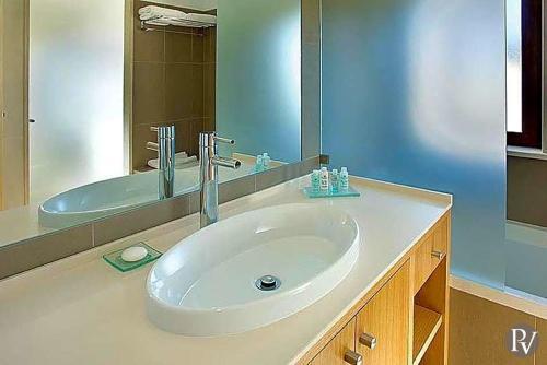 Olhos De Agua Villa Sleeps 8 Pool Air Con Wifi