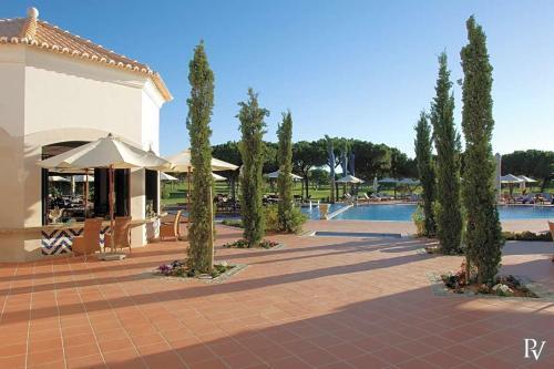 Olhos De Agua Apartment Sleeps 4