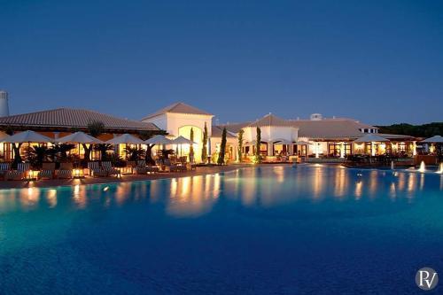 Olhos De Agua Apartment Sleeps 4