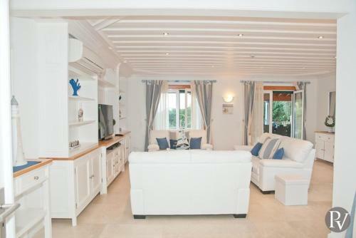 Olhos De Agua Villa Sleeps 10 Pool Air Con Wifi