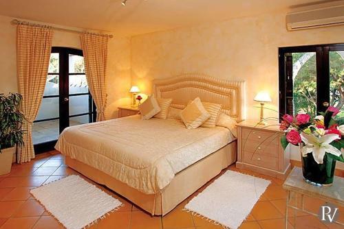 Olhos De Agua Villa Sleeps 8 Pool Air Con T433420