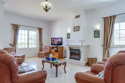Olhos De Agua Villa Sleeps 6 Pool Air Con Wifi