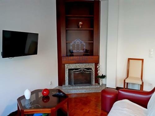Bluetiles Downtown Triplex Apartment