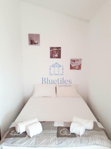Bluetiles Downtown Triplex Apartment