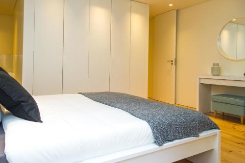 Liiiving In Porto | Downtown Charm Apartment