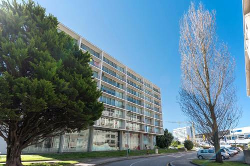 Lovelystay - Casas Brancas - Modern Apartment With Balcony