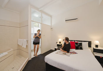 Hotel Seawall Apartments