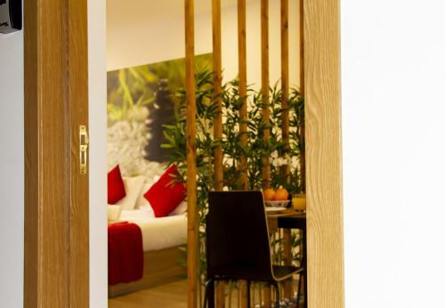 Hostal Royal Suites Riverview By Homing
