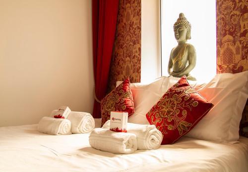 Hostal Royal Suites Riverview By Homing