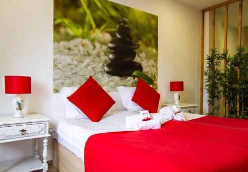 Hostal Royal Suites Riverview By Homing
