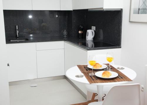 White Almada Oporto Apartments