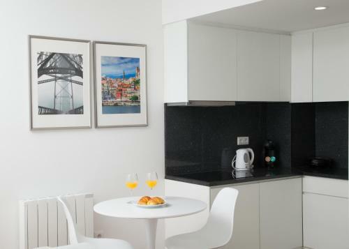 White Almada Oporto Apartments