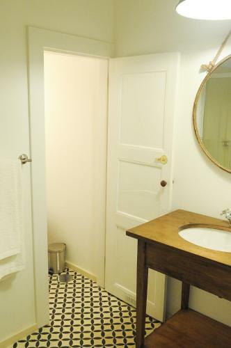 Hostal Mo House