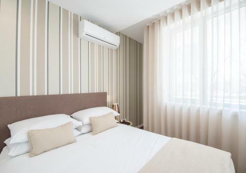 Bo - Julio Dinis * Apartments