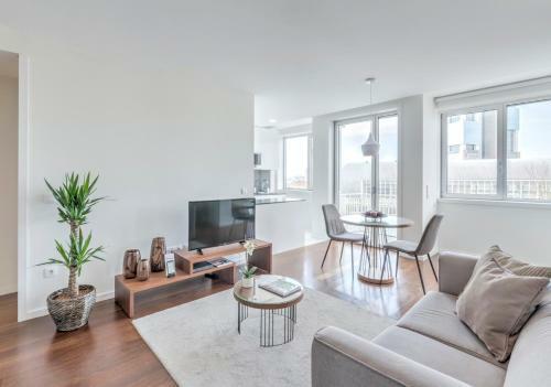 Bo - Julio Dinis * Apartments