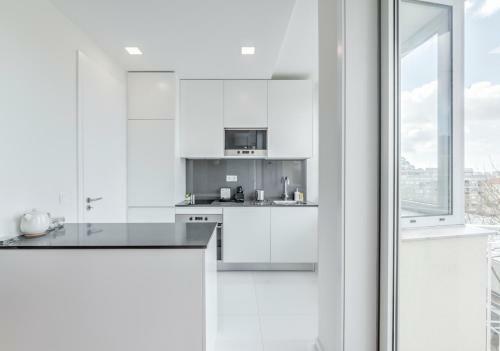 Bo - Julio Dinis * Apartments