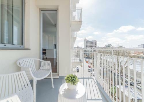 Bo - Julio Dinis * Apartments