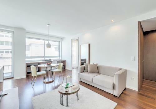 Bo - Julio Dinis * Apartments